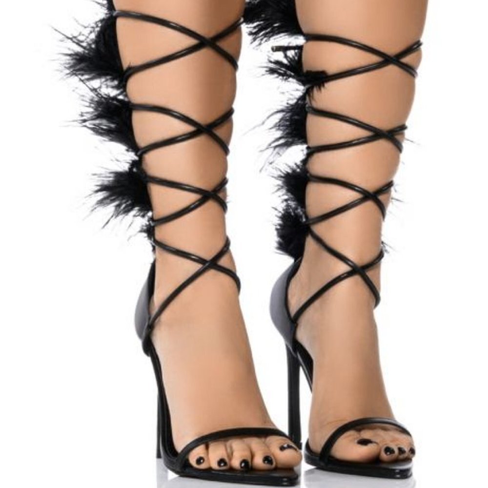 AZALEA WANG " THE GREAT GADSBY AFFAIR " FEATHER SANDAL IN BLACK ( BRAND NEW !!!!